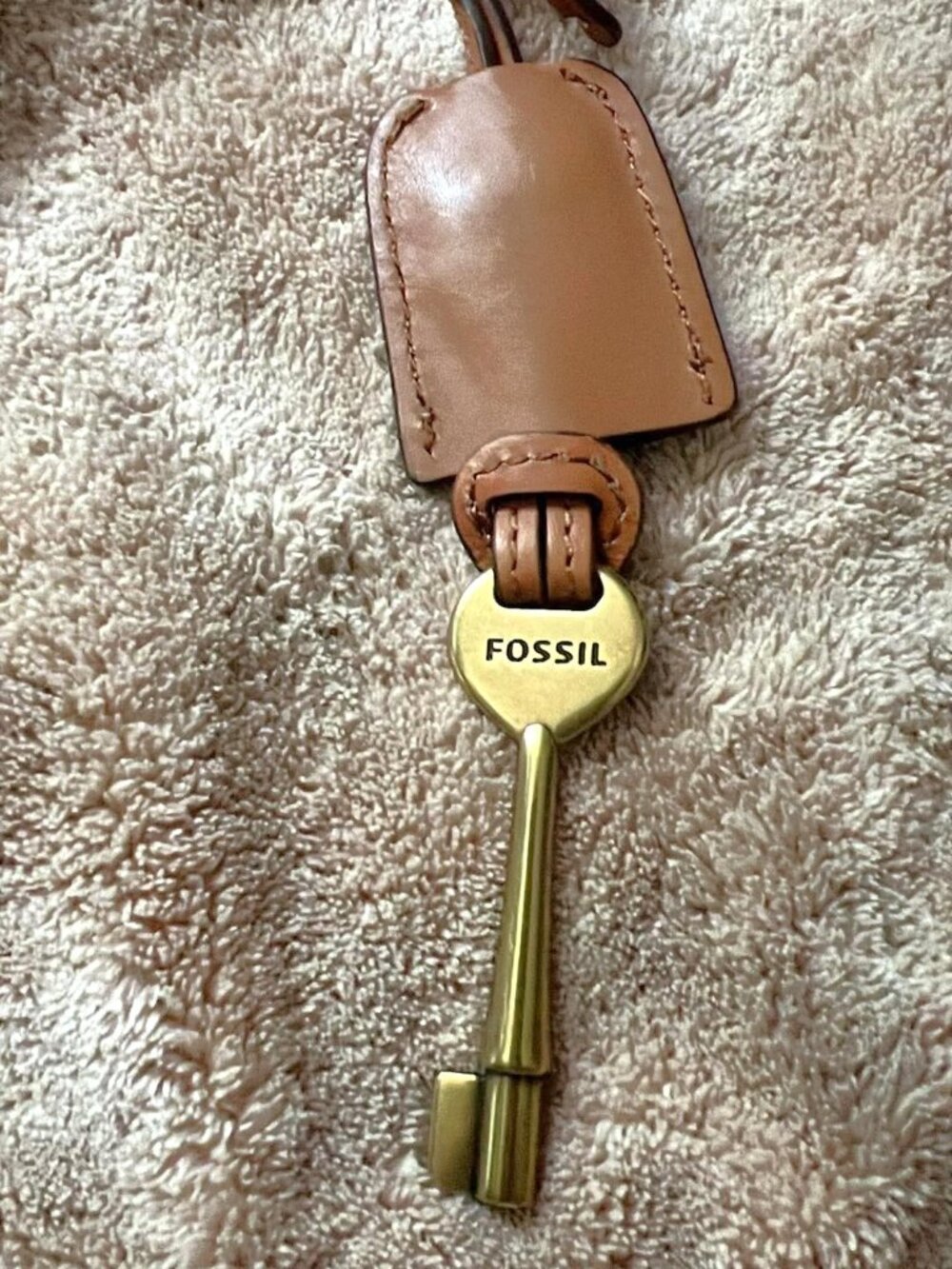 Fossil Vintage Gold Tone Skeleton Key Bag Charm Leather Hangtag Fob